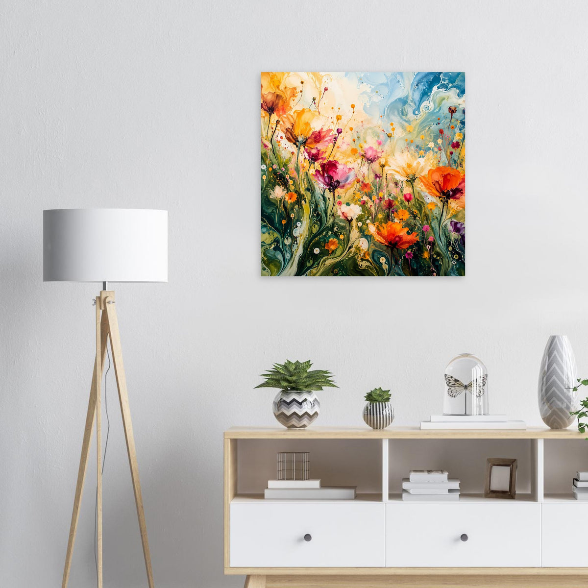Rechteckiges abstraktes Blumenposter mit farbigen Blüten und grünen Stielen, oben blau.