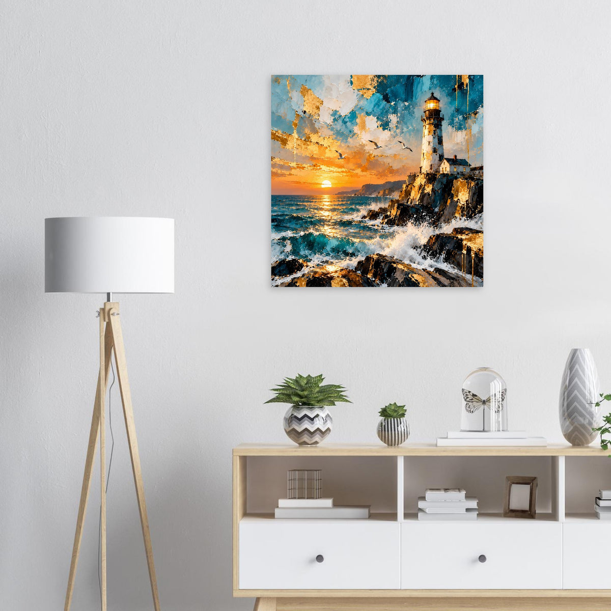 Wandposter: Leuchtturm am Felsufer mit orange-blauem Sonnenuntergang und Meeresschaum