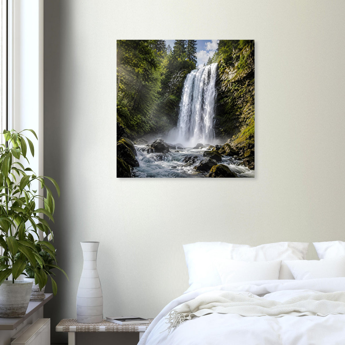 Quadratisches Wasserfall-Poster mit schwarzem Rahmen