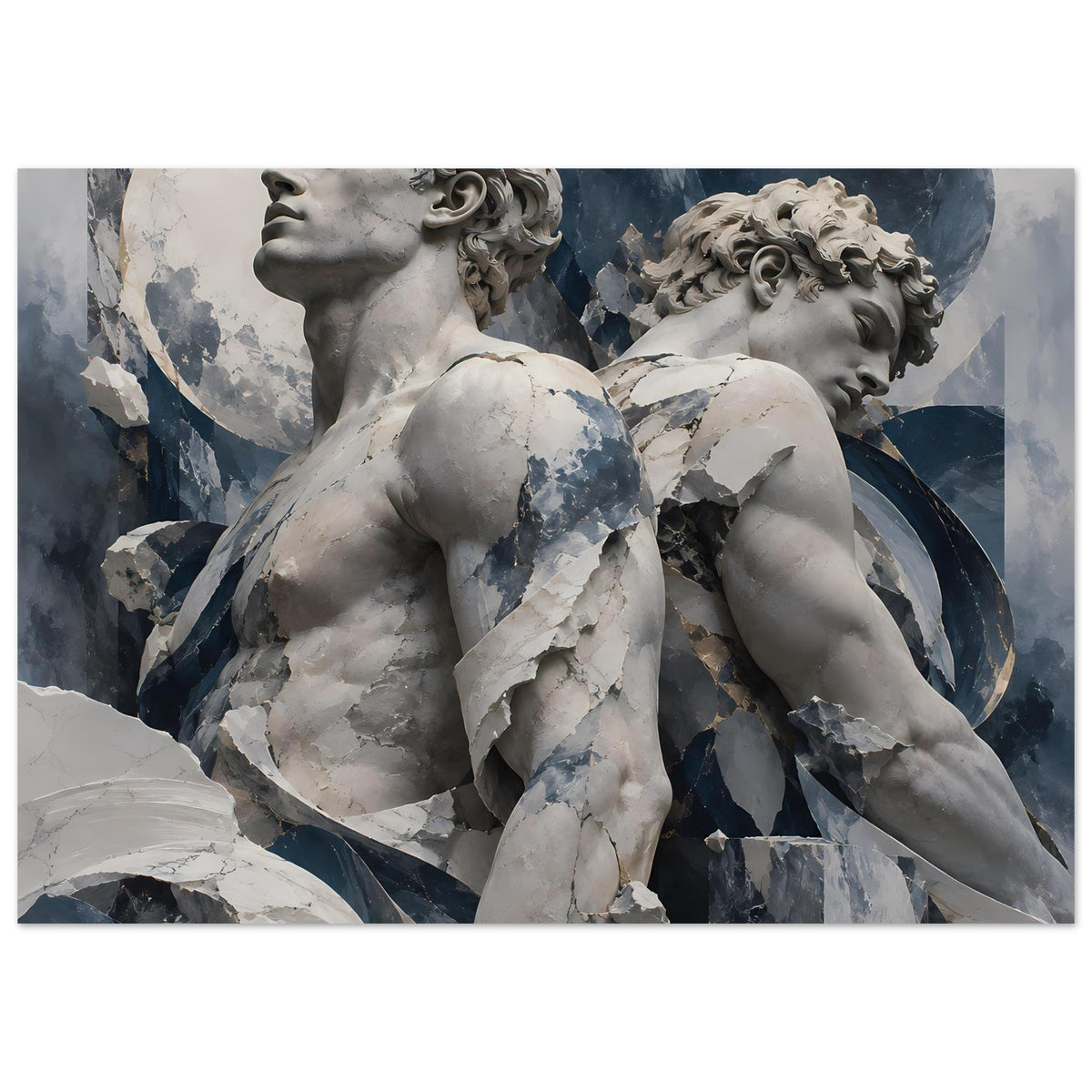 Poster mit zwei antiken Statuen, weißer Marmor-Look, blaues Muster, matt