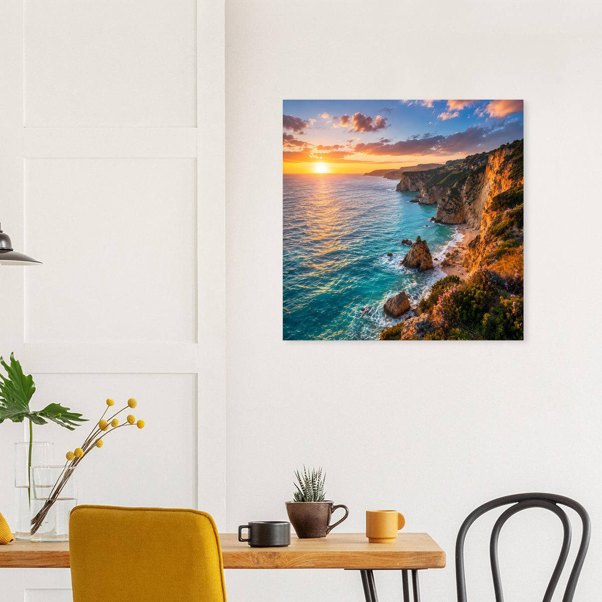 Quadratisches Poster der Küste mit Sonnenuntergang, blauem Meer und goldener Felsenkante