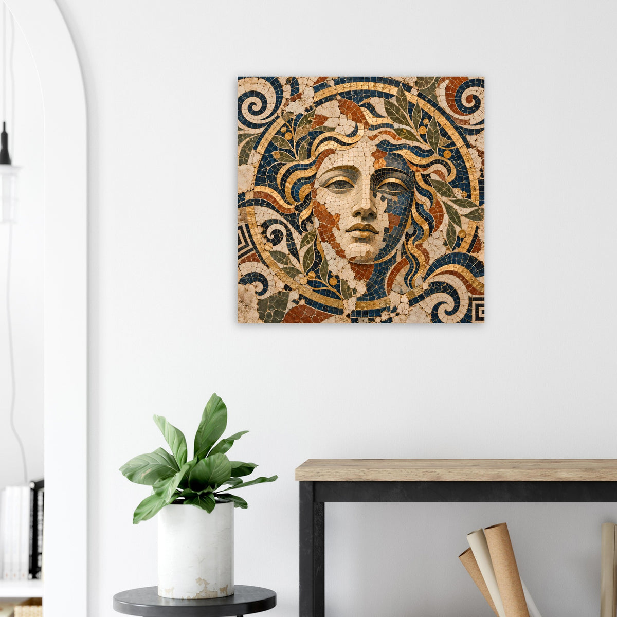Quadratisches Poster mit Mosaik-Göttin, Spiralmustern und Blau-Gold-Akzenten