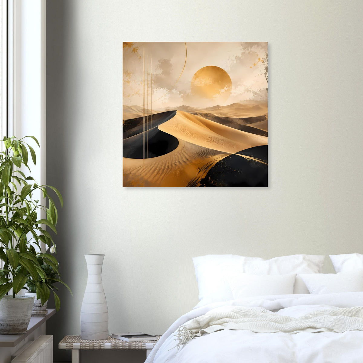 Quadratisches Wüsten-Poster mit goldener Sonnenscheibe über Dünen und dunklen Tälern
