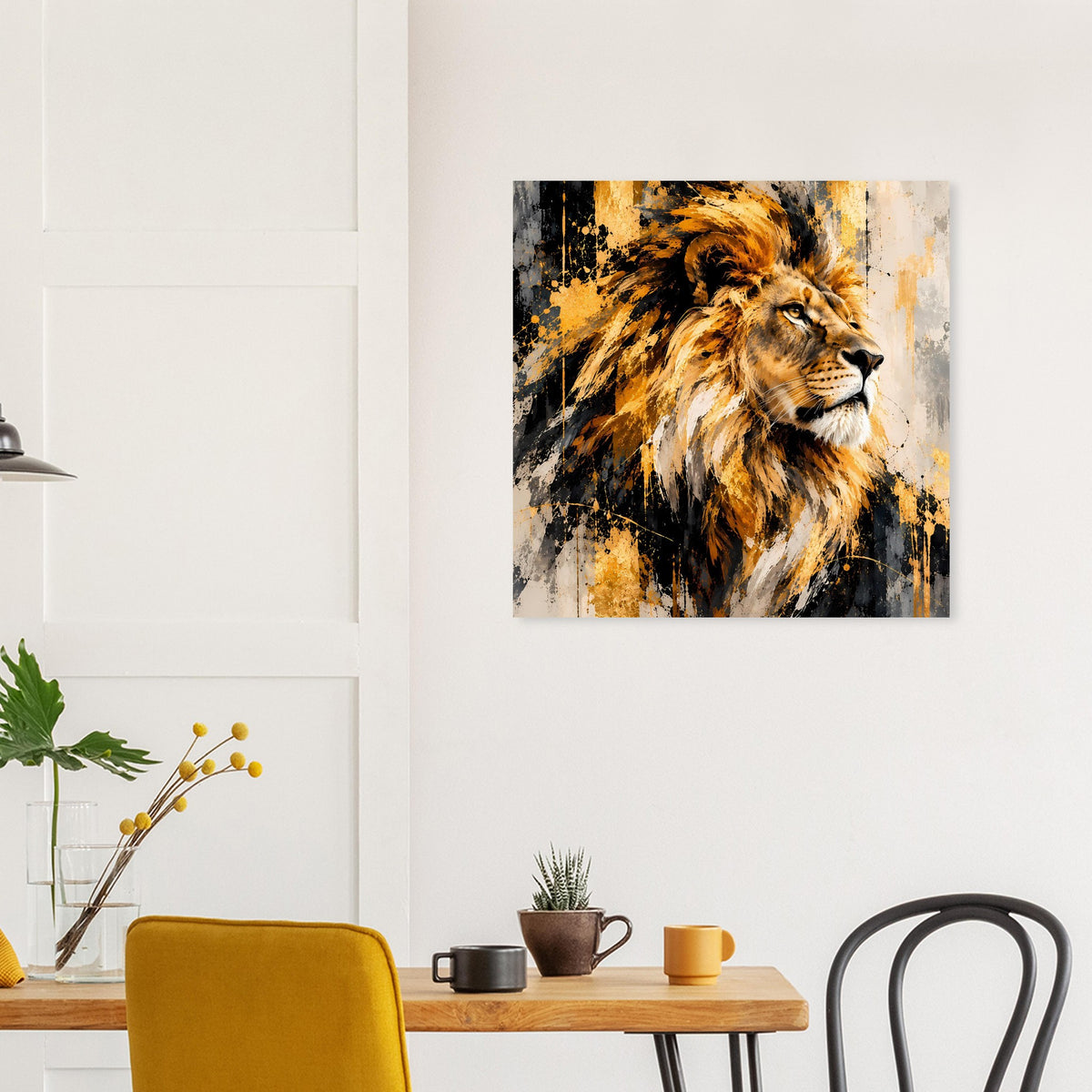Quadratisches Löwenposter mit goldener Mähne, schwarzer Kontur und Sprenkeleffekt