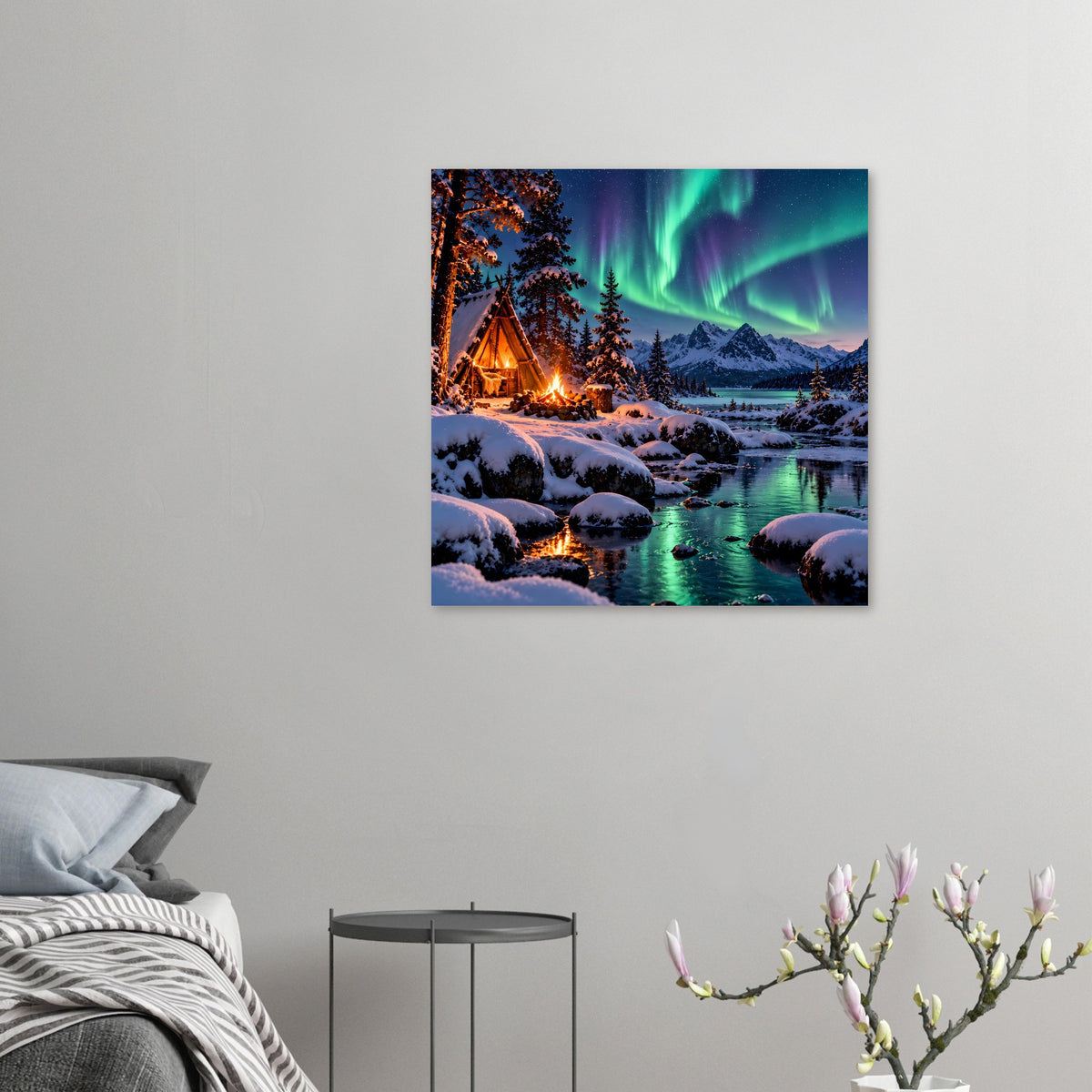 Kleines Poster: Polarlichter über verschneiter Landschaft, Lagerfeuer am Ufer und grüner Fluss