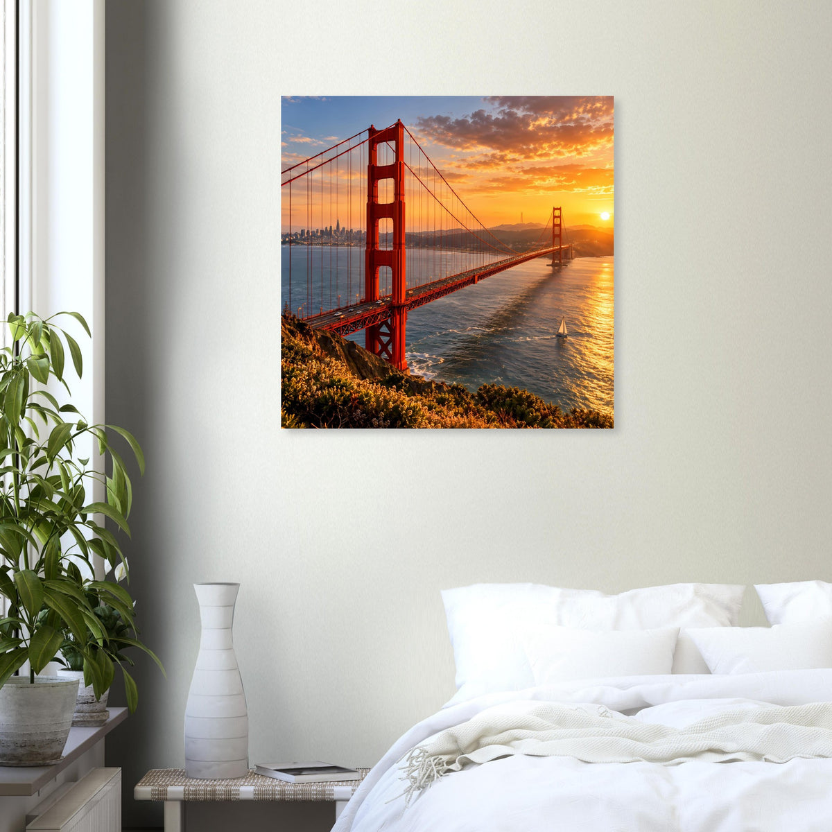 Quadratisches Wandposter mit roter Hängebrücke, goldenem Abendhimmel und Wasser