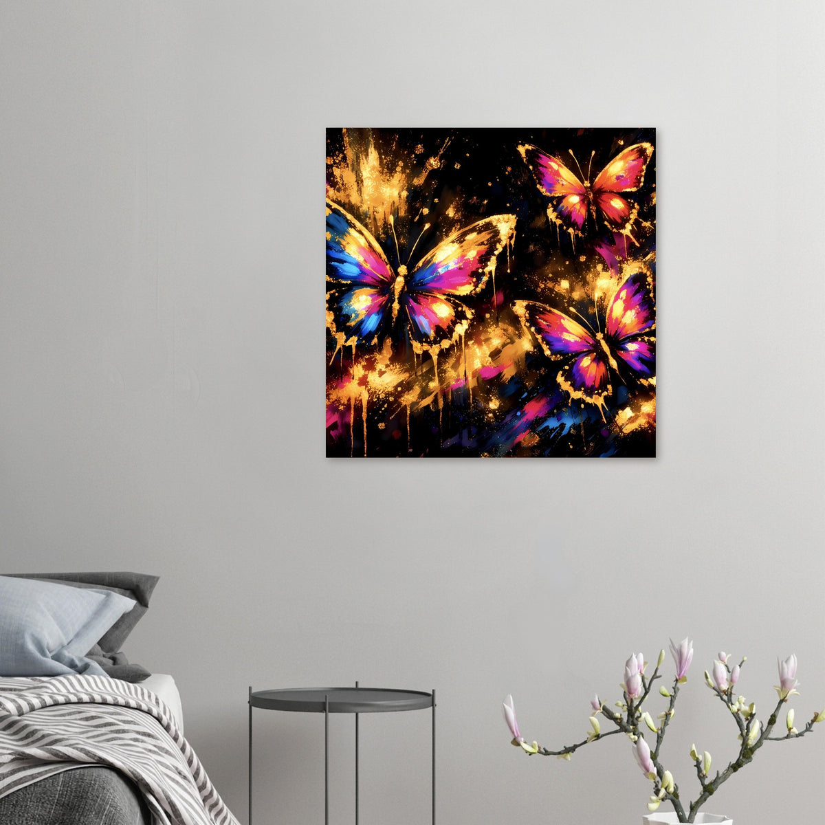 Kleines Kunstposter mit bunten Schmetterlingen und goldenen Spritzmustern, quadratisch