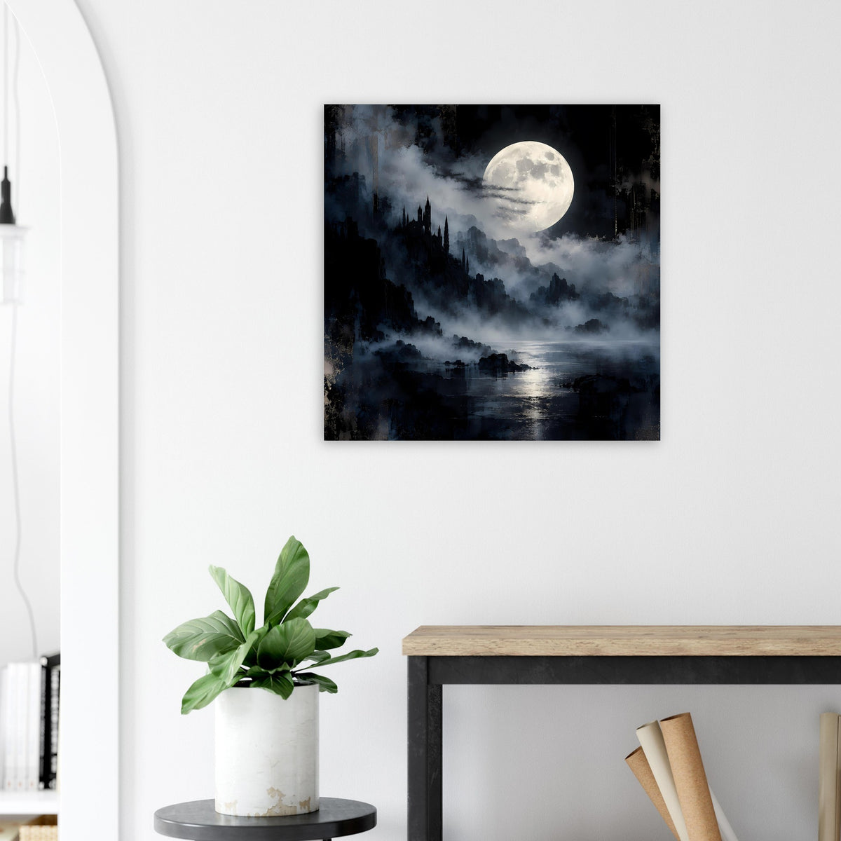 Quadratisches Mondmotiv-Poster mit Wolken über dunkler Waldsilhouette und Wasser