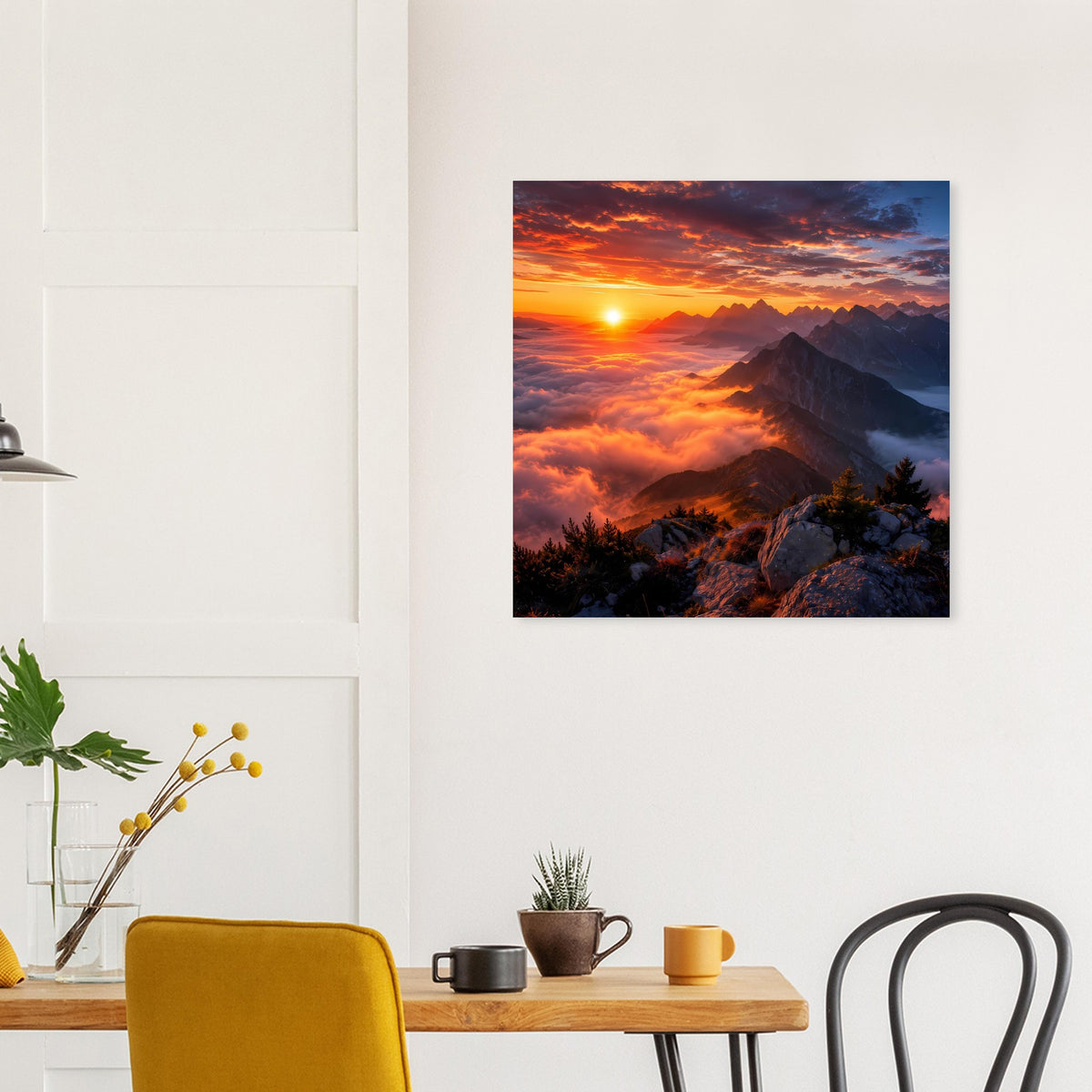 Wandposter mit leuchtendem Sonnenuntergang über Bergpanorama, quadratisch
