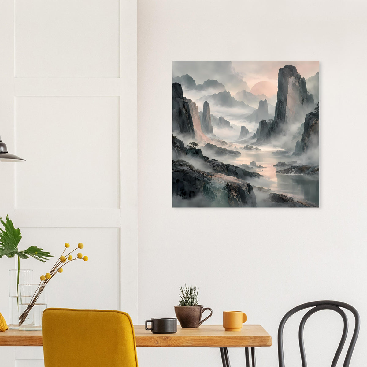 Poster mit nebliger Gebirgslandschaft, Felsen im Vordergrund und Sonnenlicht in Pastell