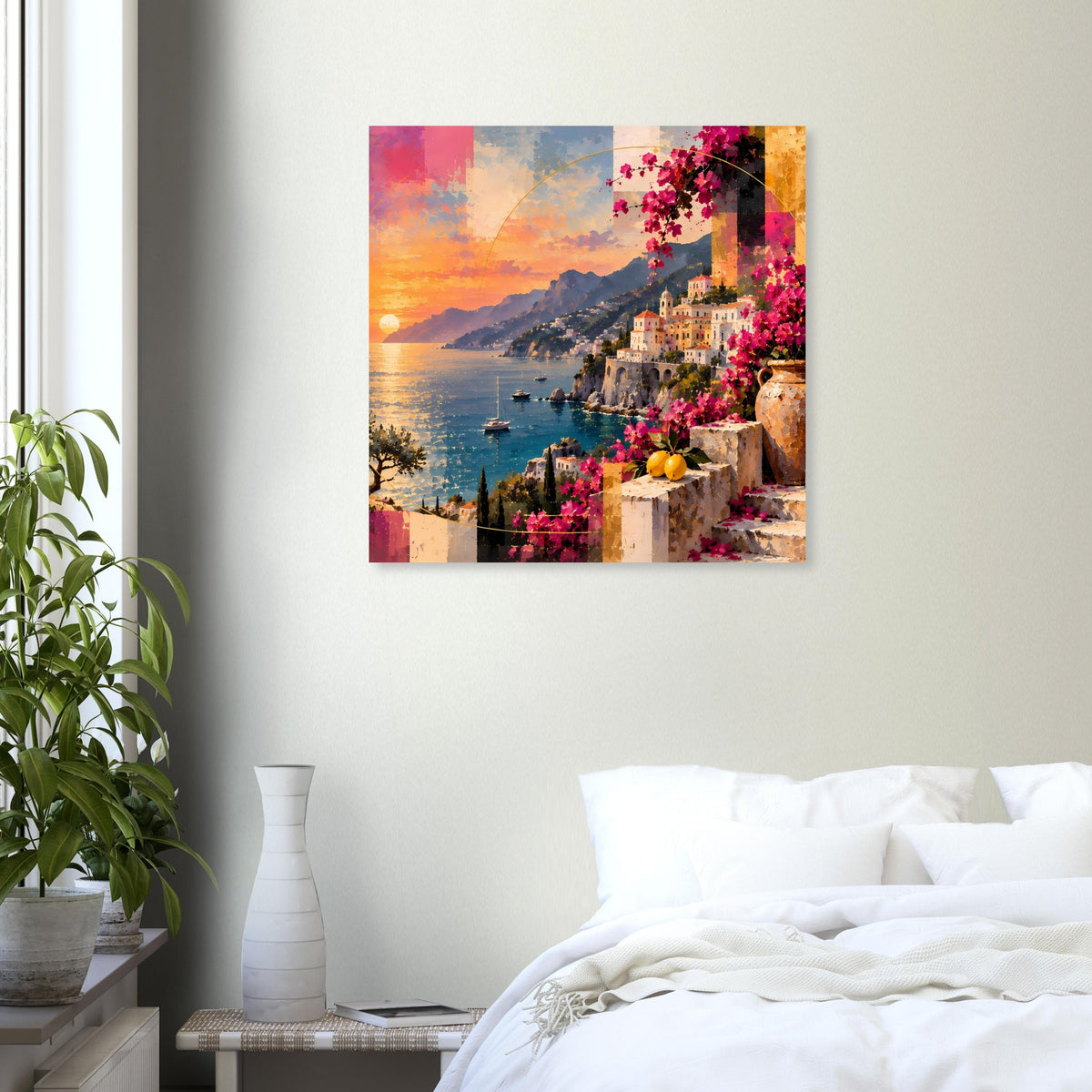Quadratisches Poster mit Blick auf die Küste bei goldenem Sonnenuntergang und pinken Blütenranken