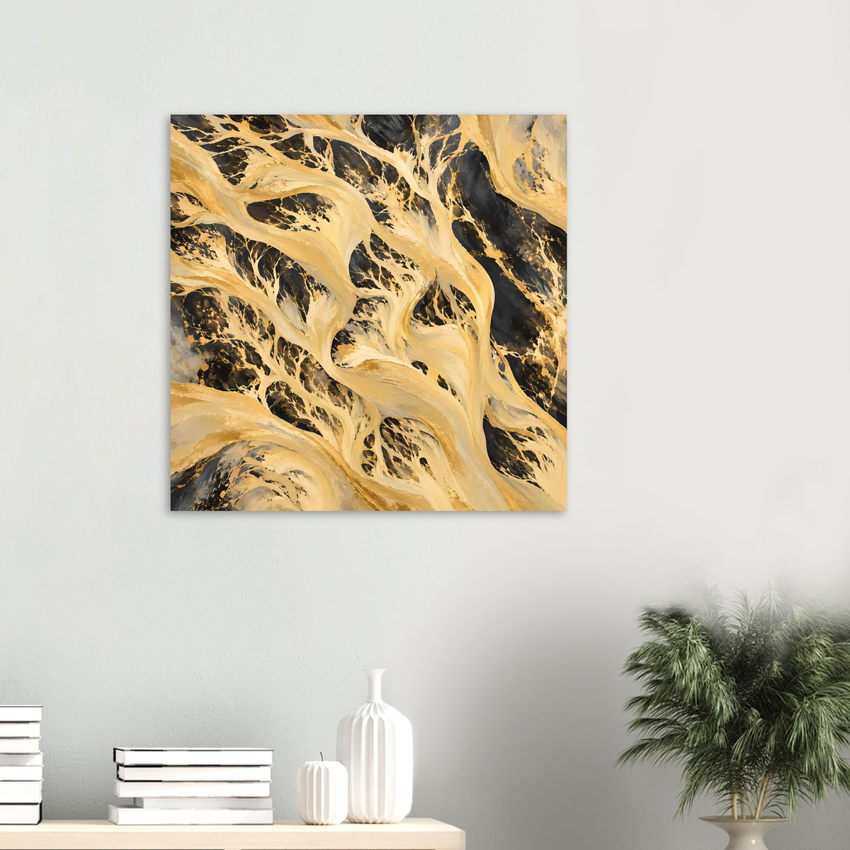 Quadratisches Kunstposter mit goldenen und schwarzen abstrakten Farblinien