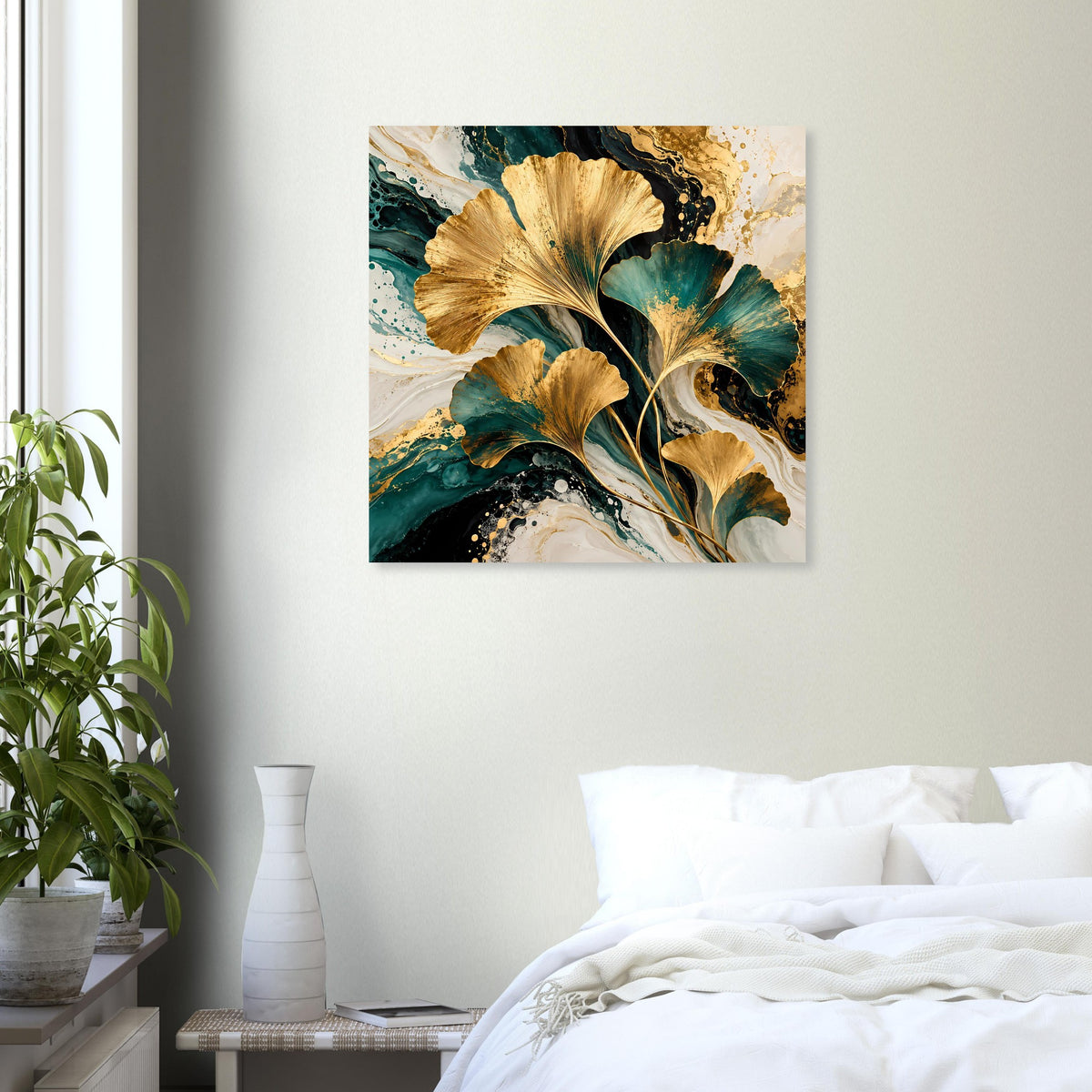 Naturposter im Quadrat mit goldenen Ginkgo-Blättern auf teal-cremiger abstrakter Fläche