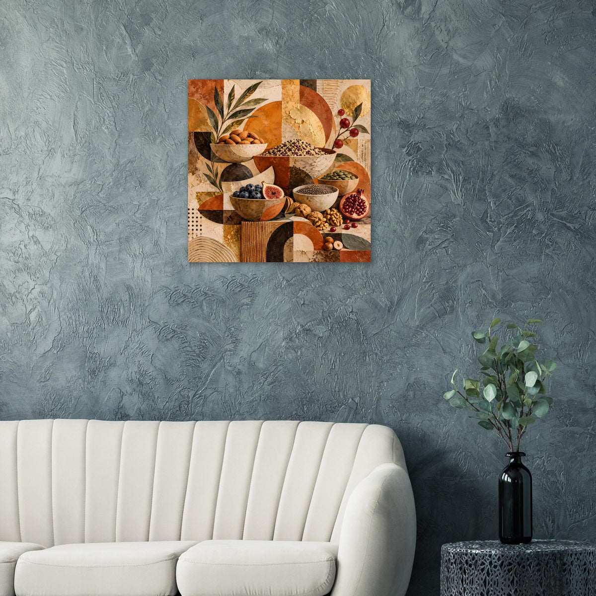 Poster mit Collage aus Schalen, Körnern und Pflanzenformen in warmen Erdtönen