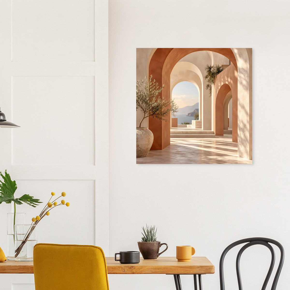 Wandposter mit mediterraner Arkadenperspektive, warmen Beige- und Brauntönen