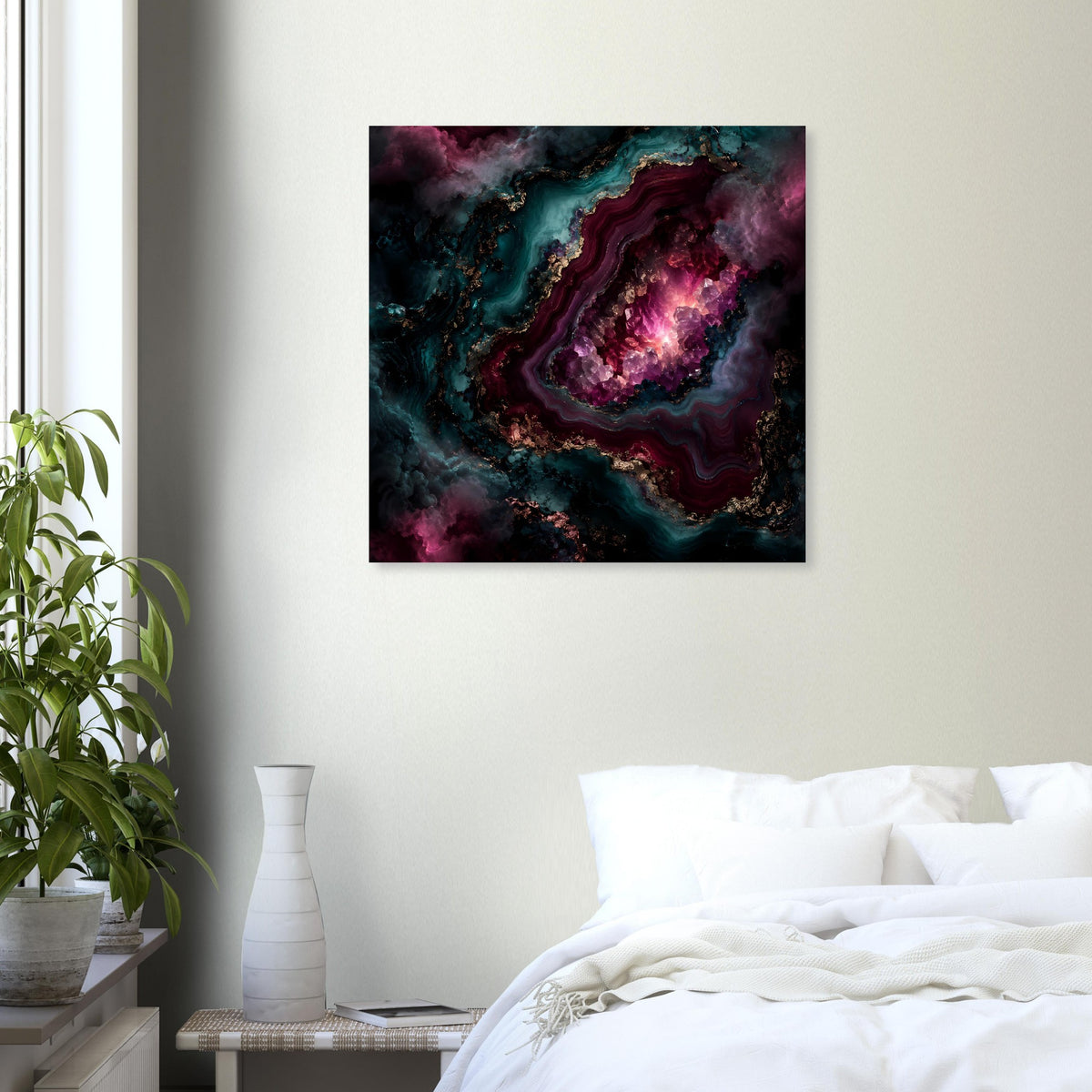 Kunstposter mit Geoden-Schnittmotiv in Violett, Blau und dunklen Farbübergängen