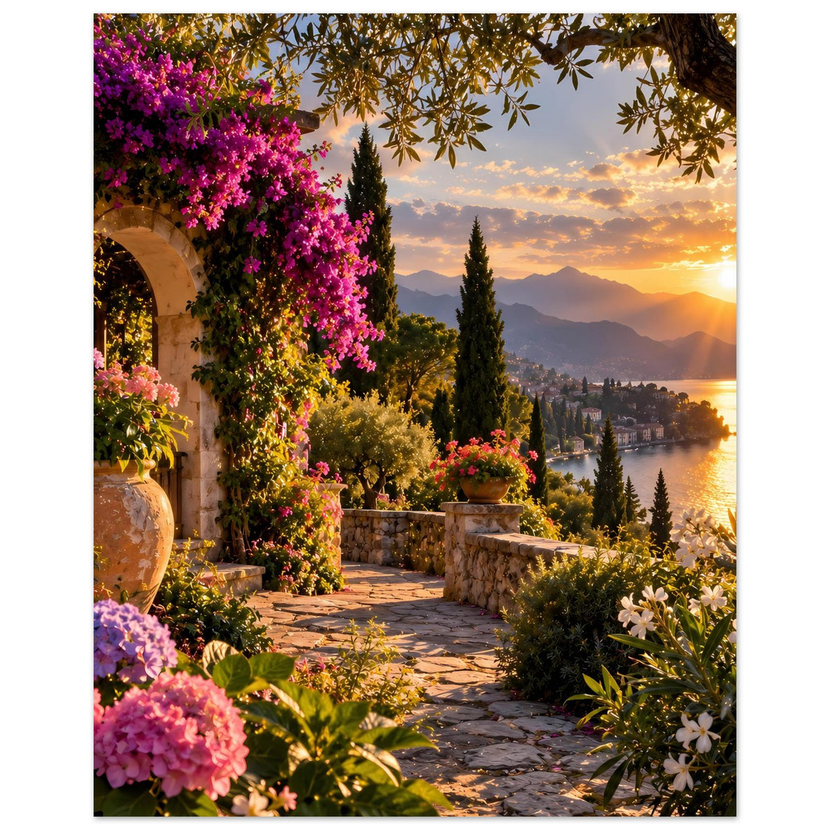 Vertikales Poster mit mediterranem Garten, lila Blüten, Zypressen und goldenem Sonnenuntergang