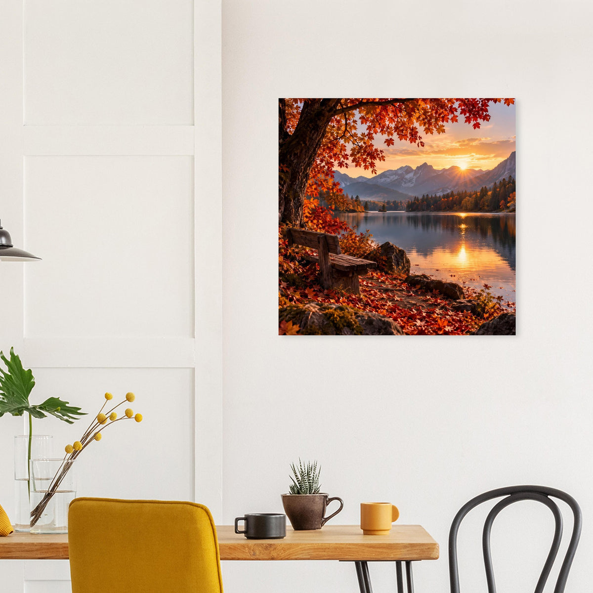 Quadratisches Poster mit Landschaftsmotiv: See, Berge im Hintergrund und orange Abendsonne