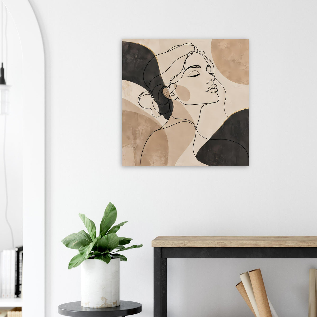 Quadratisches Kunstposter mit Frauenprofil als Line-Art in Beige und Schwarz.