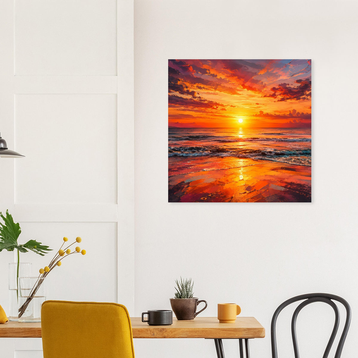 Quadratisches Poster mit Sonnenuntergang am Meer, roter Himmel und reflektierender Strandlinie