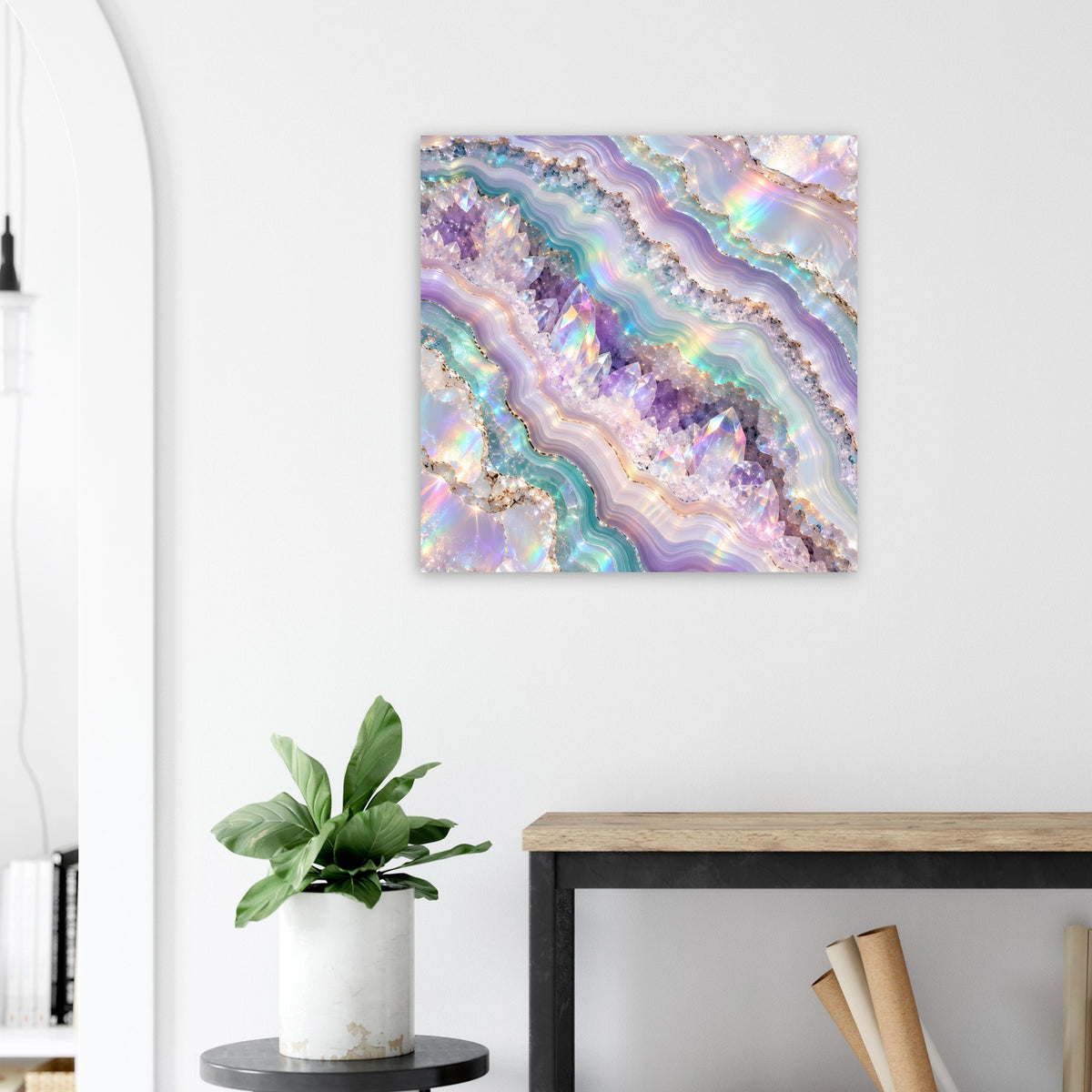 Holografisches Geode-Kristallposter, hochkant, glitzernde Farbverläufe in Violett und Türkis