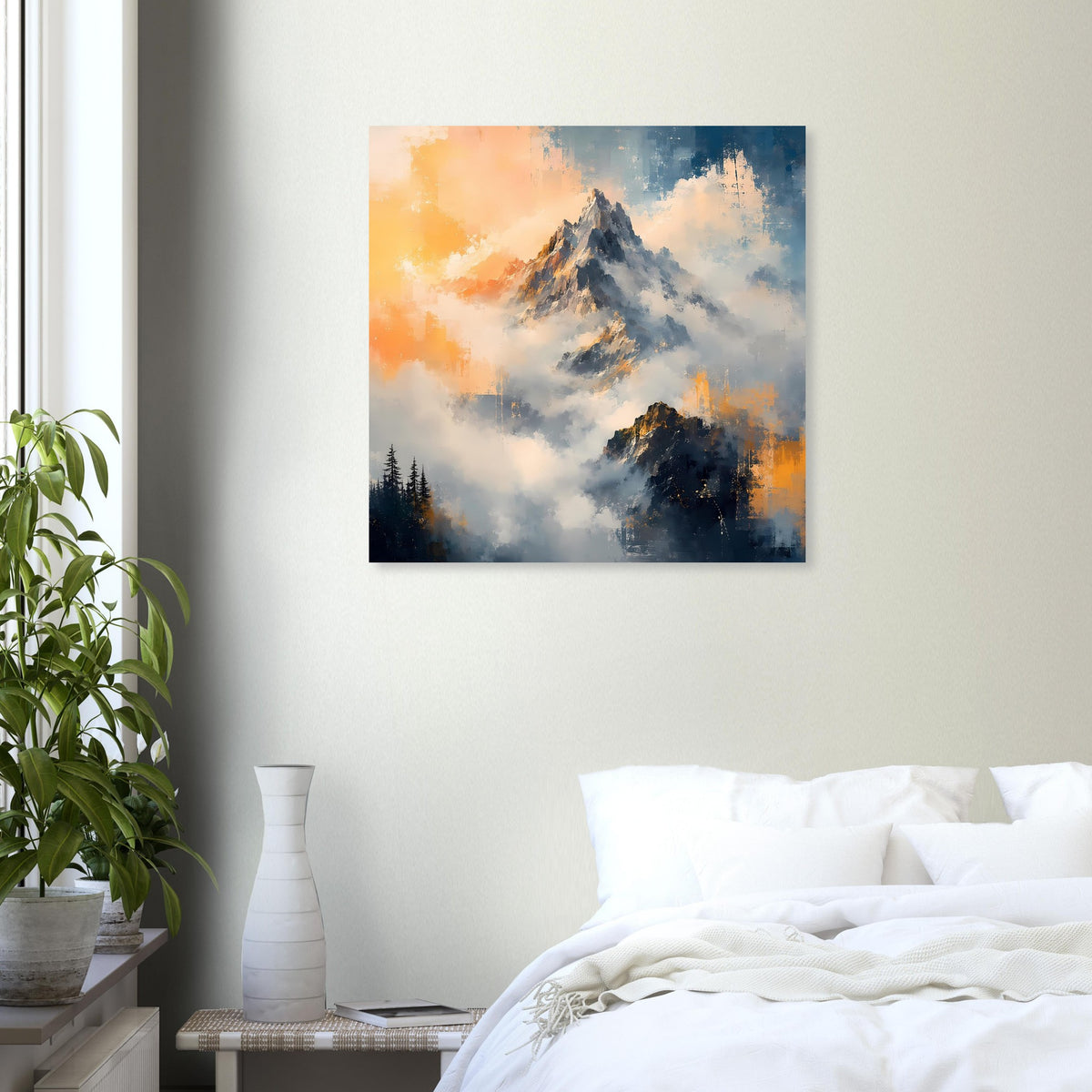 Majestätische Bergträume Poster mit Bergspitze im Abendhimmel, orange und blau, im Rahmen