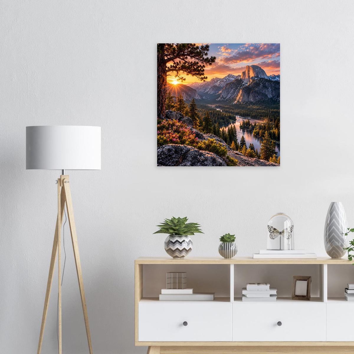 Quadratisches Poster mit Sonnenuntergang über Berglandschaft und Fluss im Tal