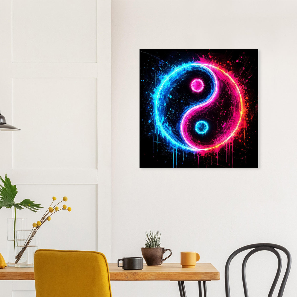 Quadratisches Poster mit leuchtendem Yin-Yang in Neonblau und Pink und Spritzdekor