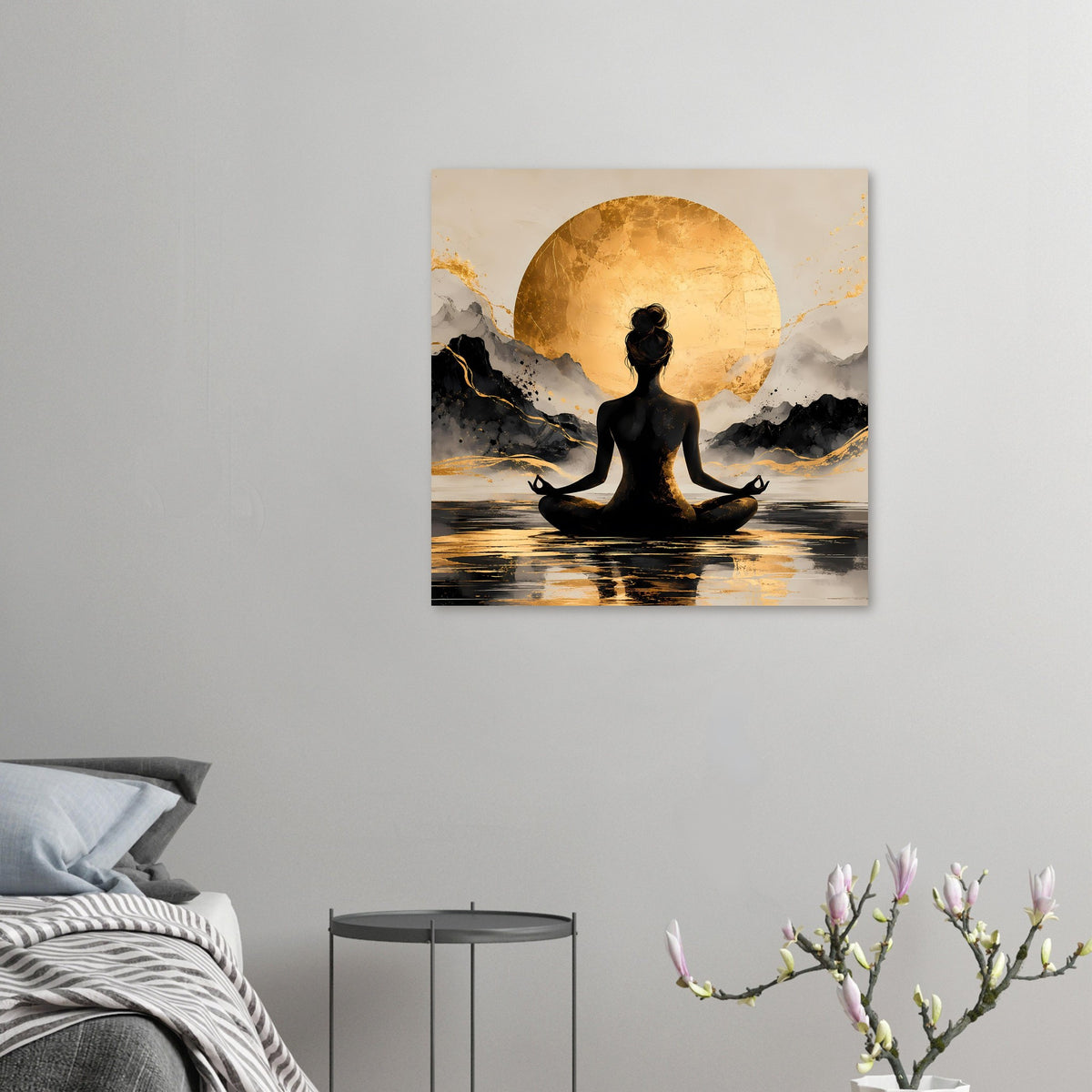 Kleines Meditations-Poster mit schwarzer Silhouette vor goldenem Sonnenkreis
