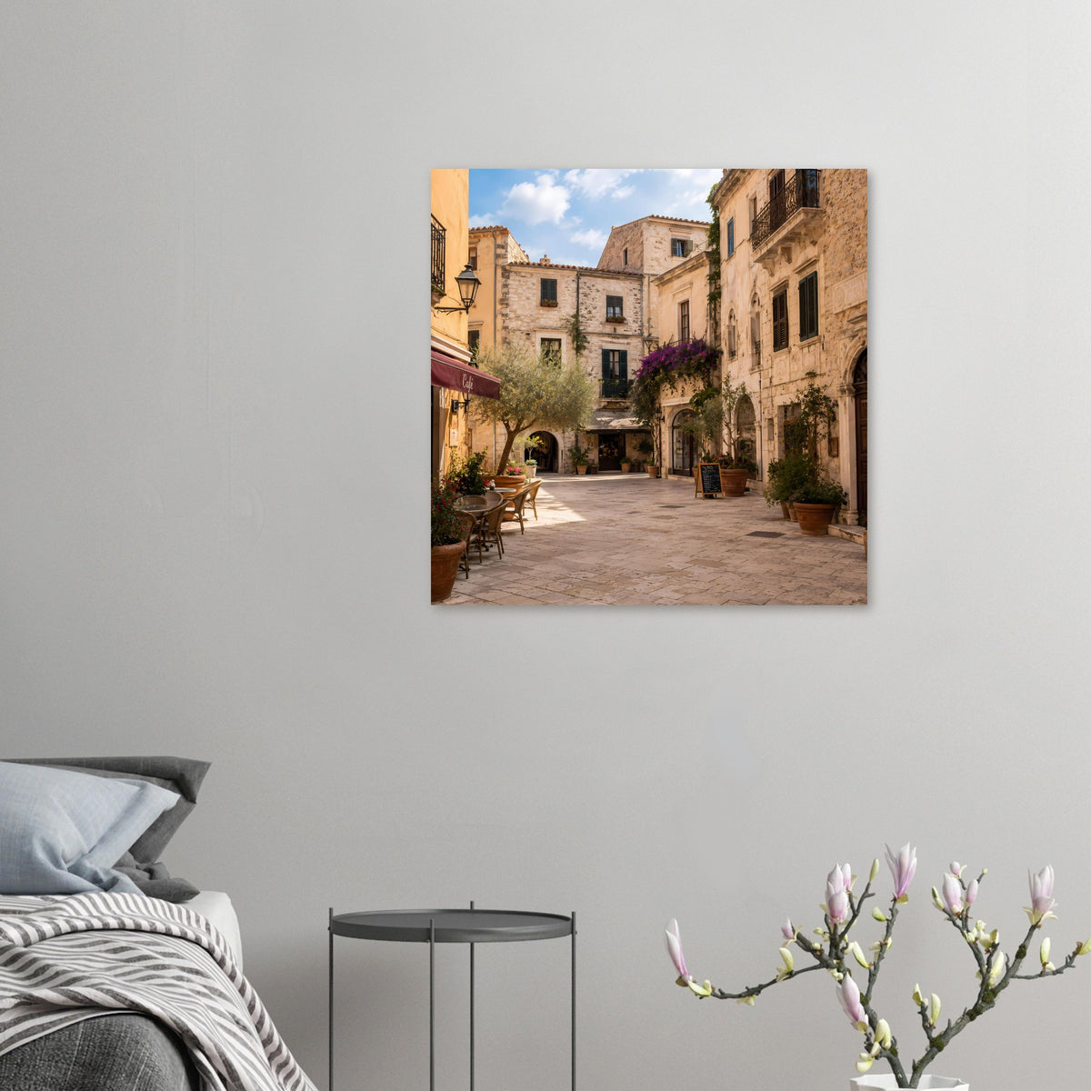 Poster mit mediterraner Altstadtgasse und Café-Terrasse
