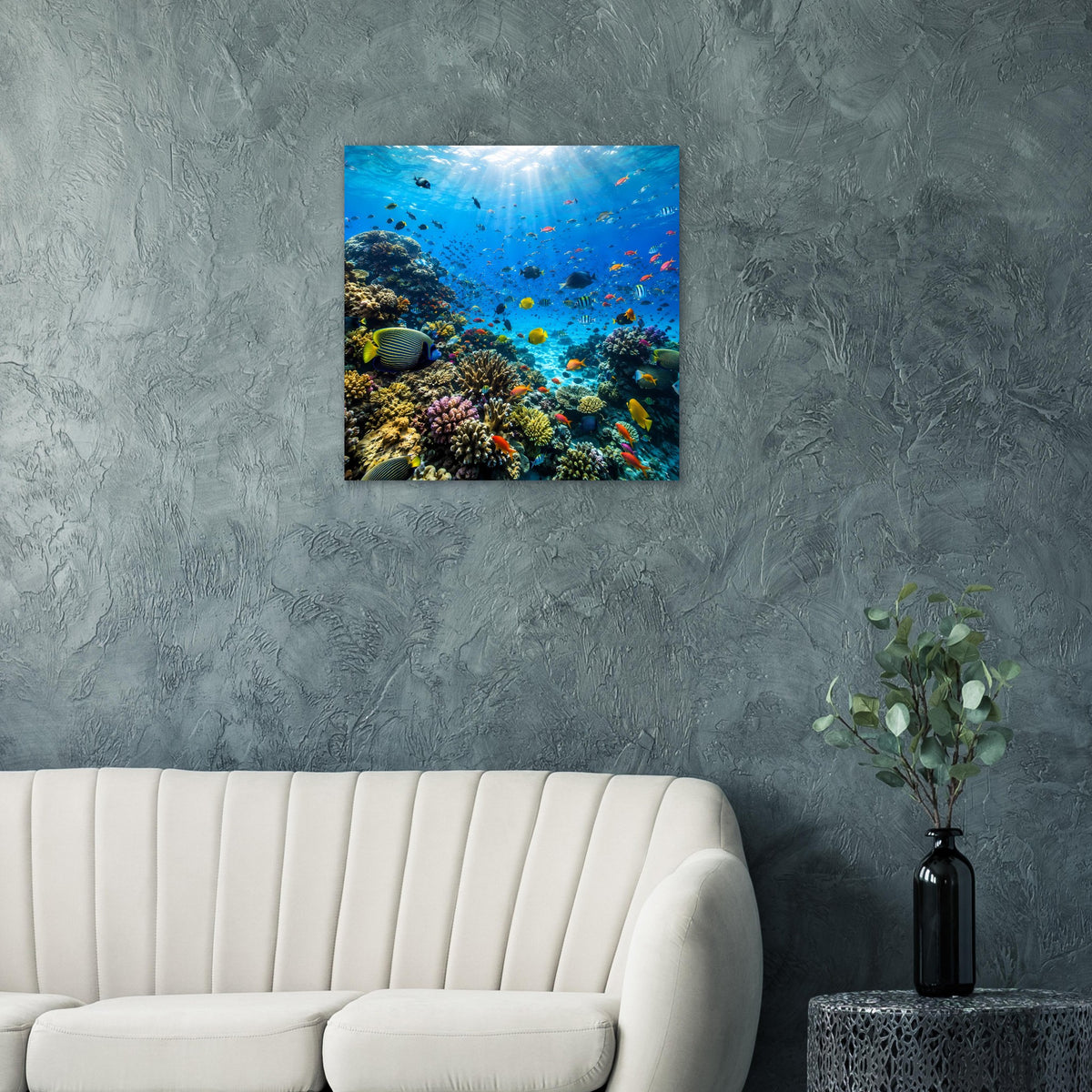 Quadratisches, schwarz gerahmtes Poster mit Korallenriff und bunten Fischen im türkisblauen Meer