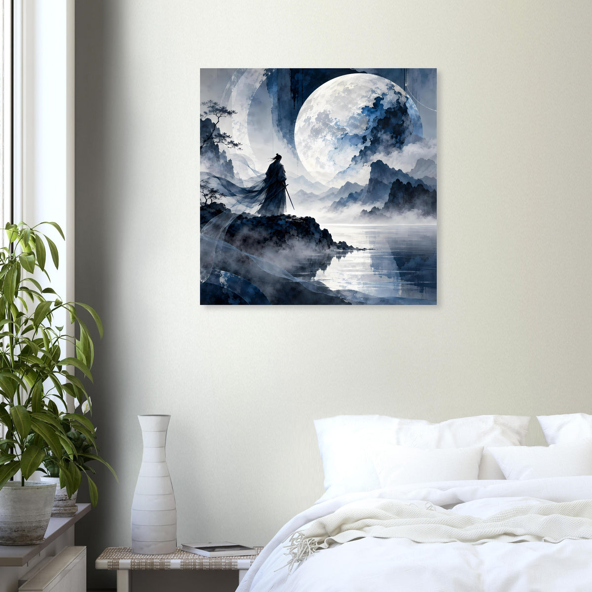 Quadratisches Poster mit Samuraisilhouette auf Klippe, Mond und Bergnebel