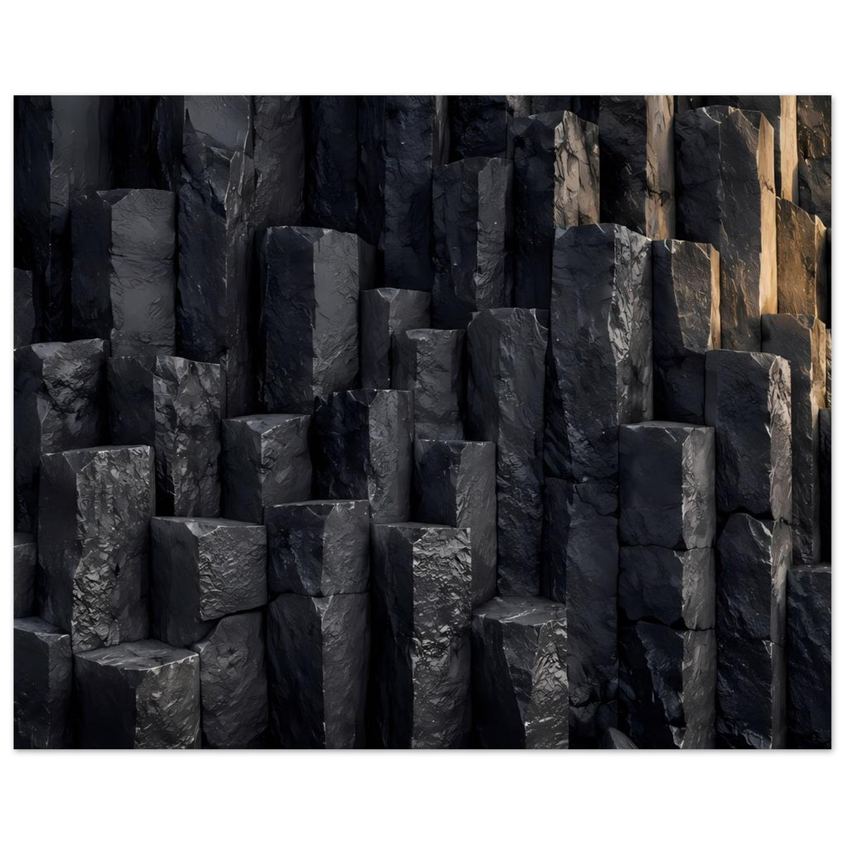 Naturposter: geometrische Felsstruktur aus dunklen Basaltsäulen, klare Block-Reliefform
