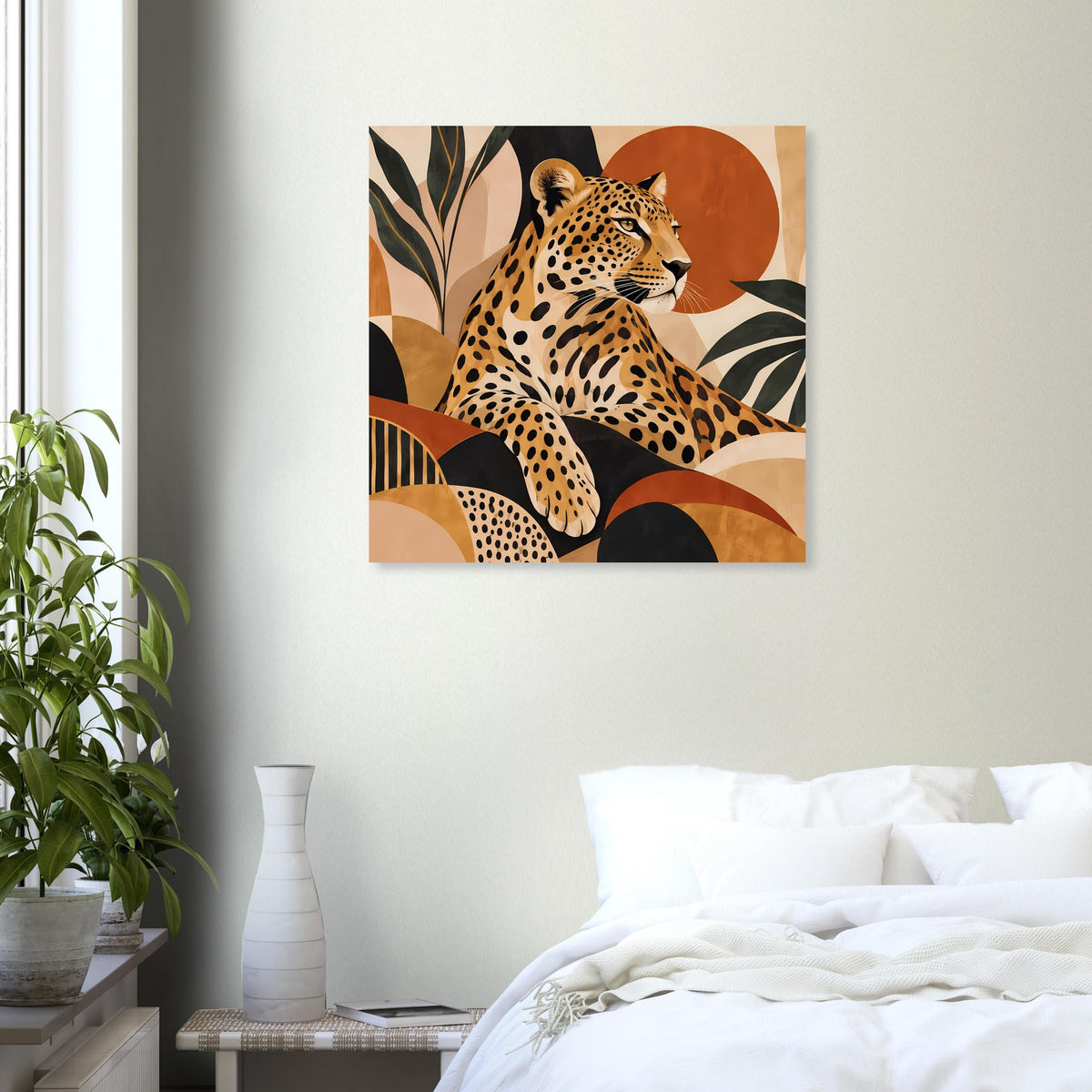 Leoparden-Tierposter im quadratischen Format mit Erdtönen und geometrischen Blättern