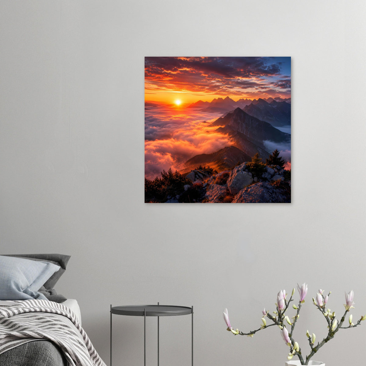 Kleines gerahmtes Poster mit Bergkulisse bei Sonnenuntergang, orangefarbener Himmel