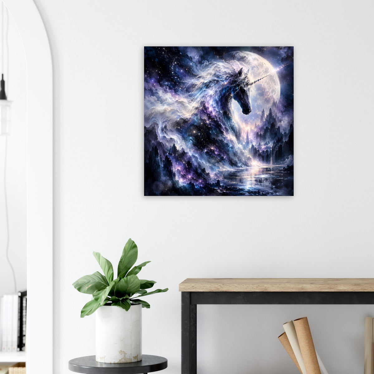 Rahmeniertes galaktisches Einhorn-Poster mit Mondlicht und sternenreicher Nacht in Blau