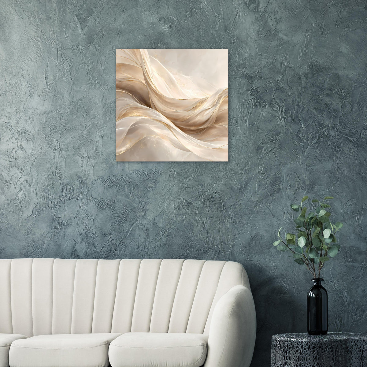 Quadratisches Leinwandposter mit cremefarbenen und goldenen Falten und Schwüngen