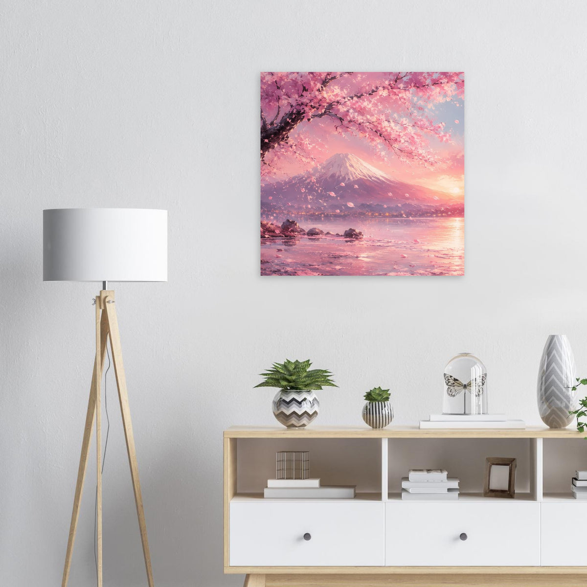 Kleines Poster an der Wand mit Fuji, rosa Kirschblüten und rosafarbenem Abendhimmel
