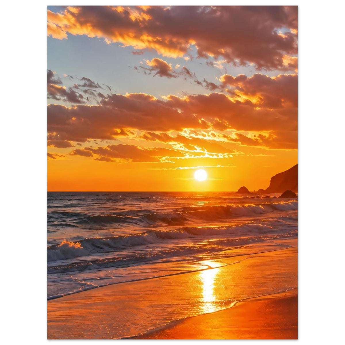 Poster mit Sonnenuntergang über der Brandung: spiegelnder Lichtpfad auf dem Wasser.