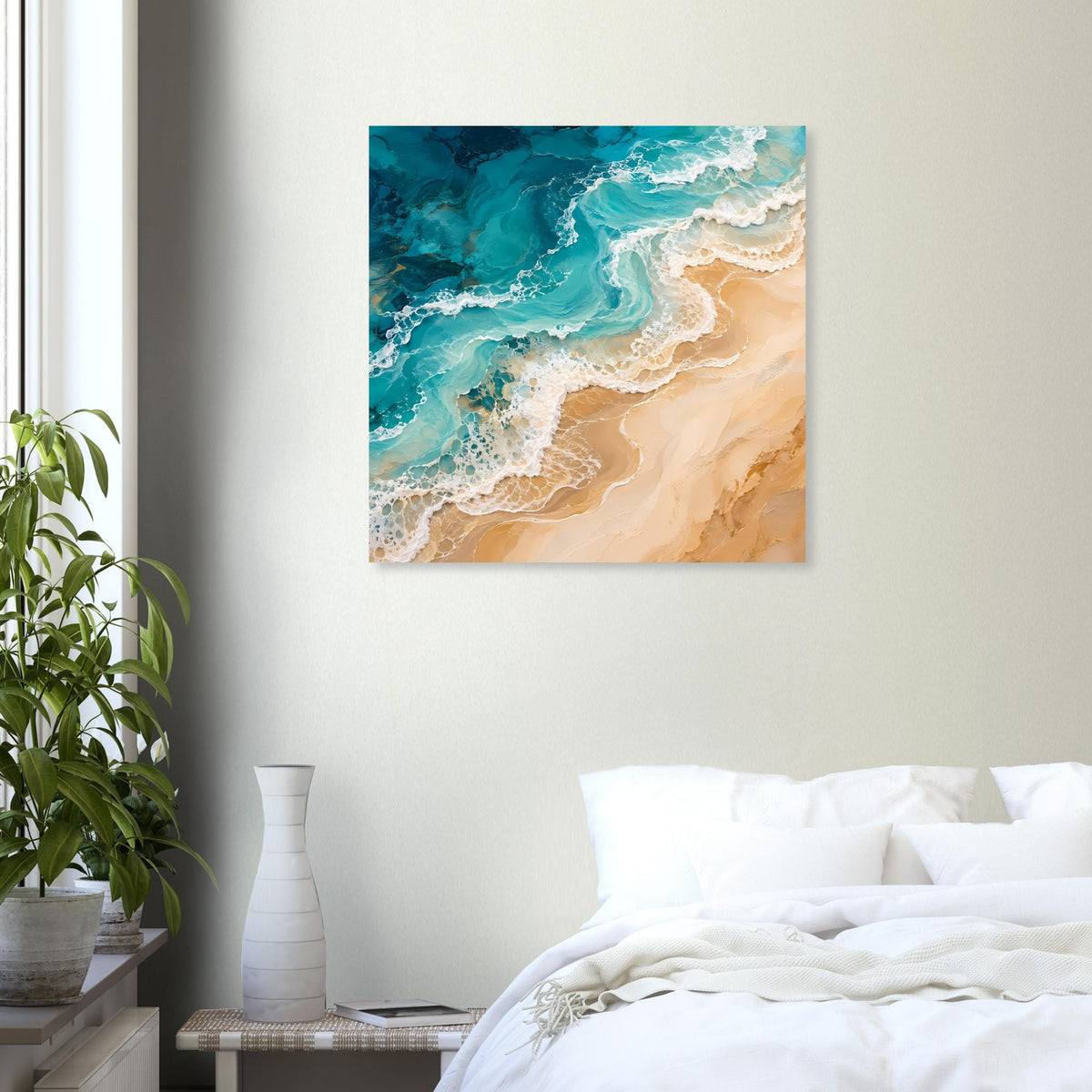 Abstraktes Ozeanwellen-Poster mit türkis-blauem Wasser und beige Ufer, weißer Schaumlinie