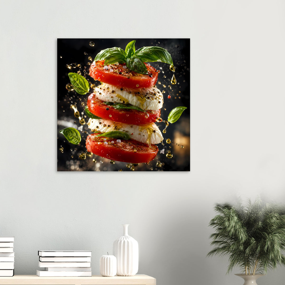 Kleines Küchenposter: Stapel aus Tomate und Käse, Basilikumblätter und Gewürzspritzer