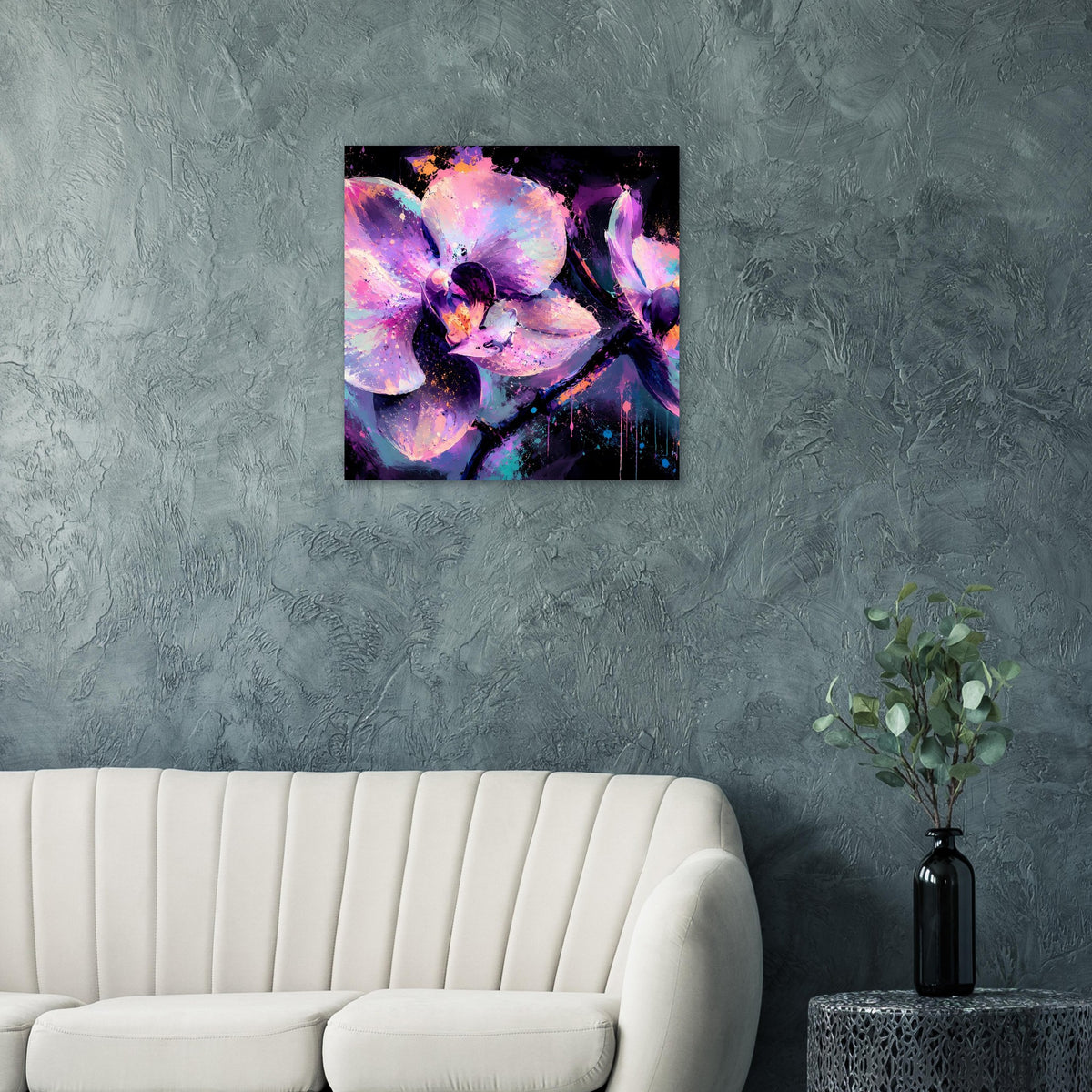 Quadratisches Neon-Orchideenposter im Rahmen, violette und pinke Blüten.