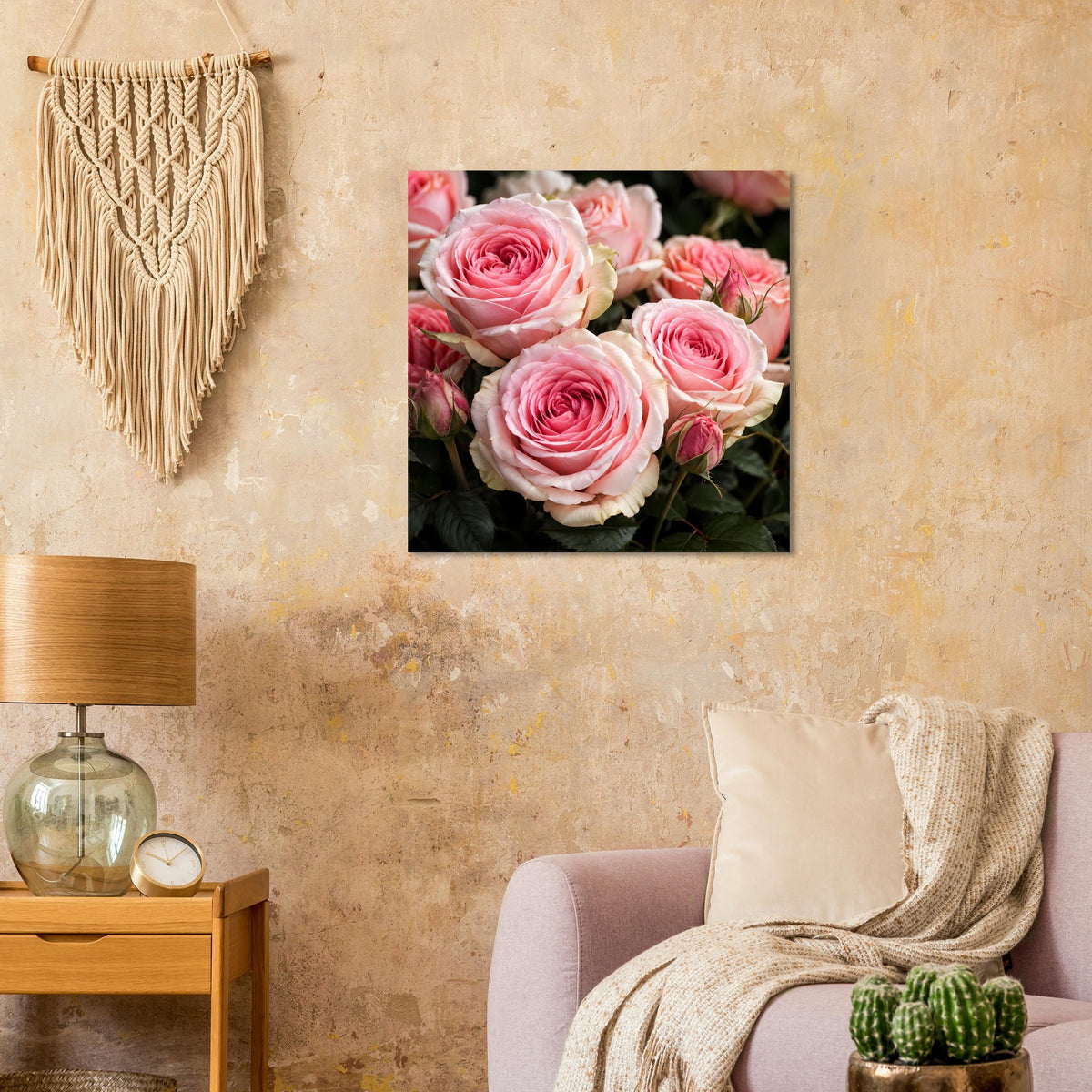 Quadratisches Poster mit rosa Rosenblüten vor dunklem Blättermotiv