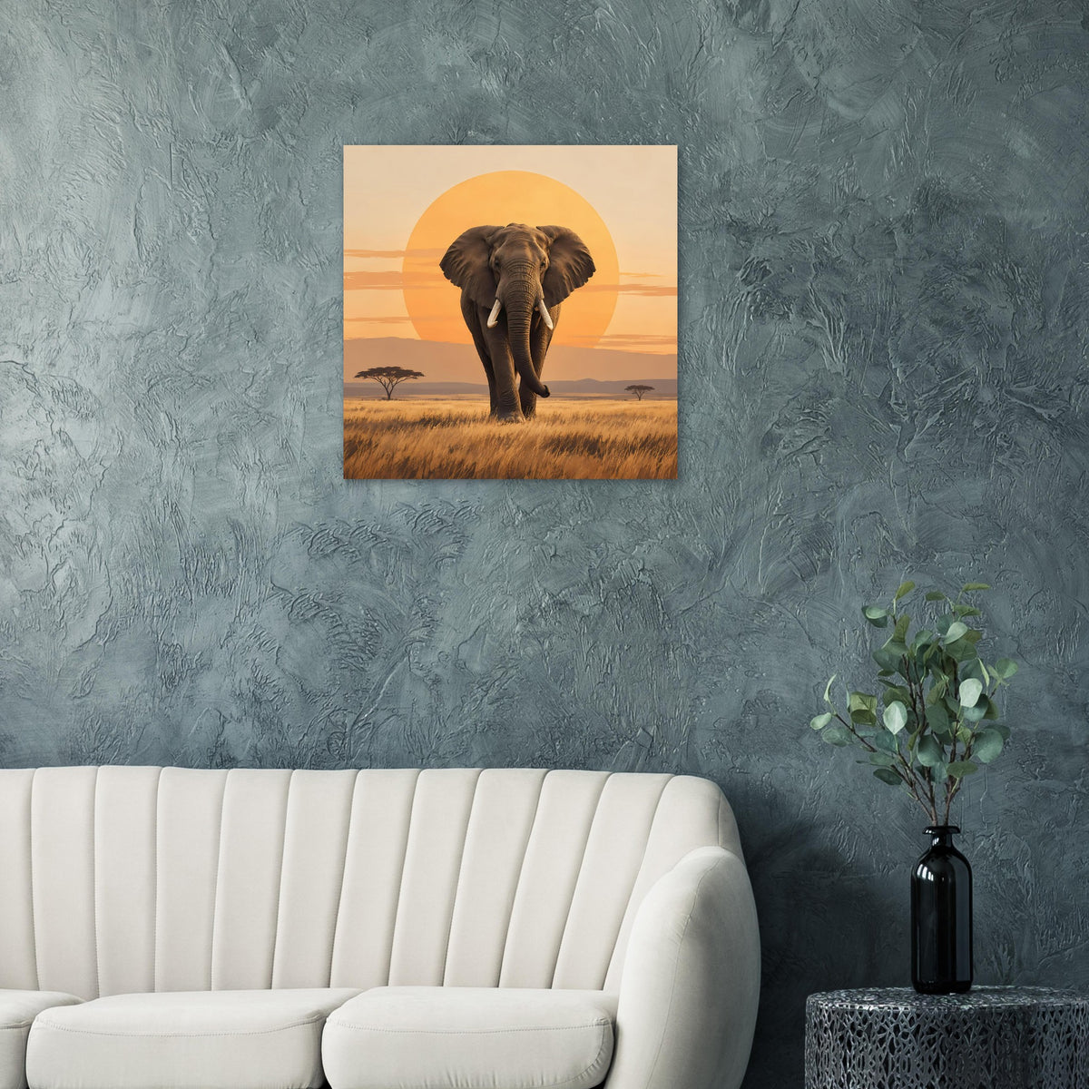 Quadratisches mattes Poster mit Elefant am Horizont im orangefarbenen Sonnenuntergang