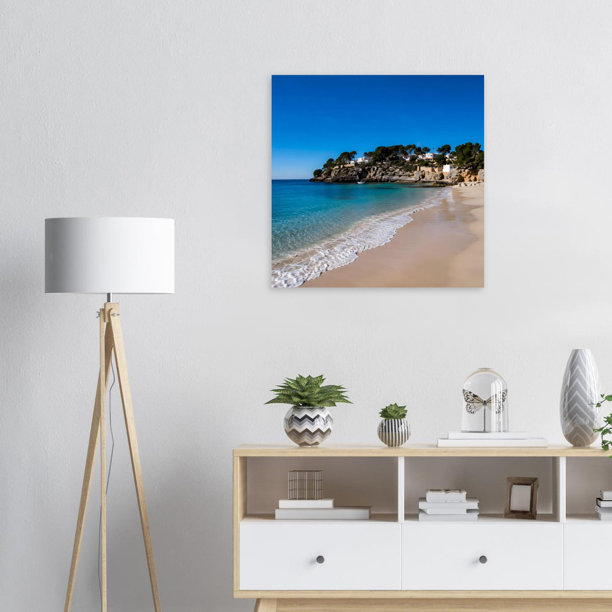 Quadratisches Poster mit türkisblauem Wasser und breitem Sandstrand bei der Bucht