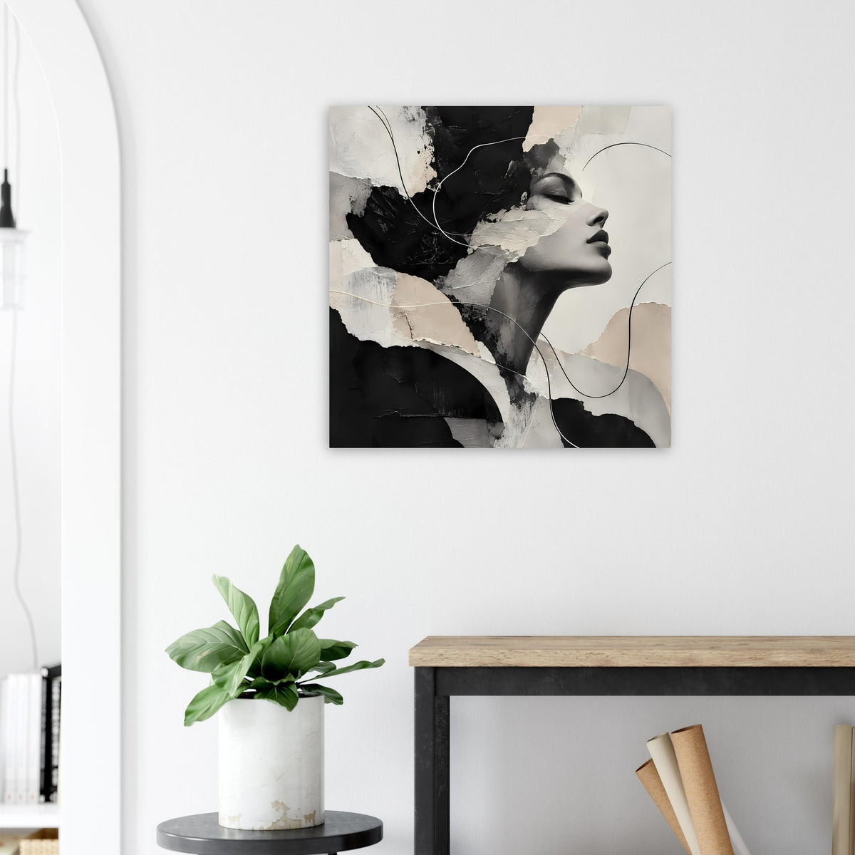 Quadratisches Poster mit abstraktem Frauenprofil, kontrastreich in Schwarz, Weiß und Beige