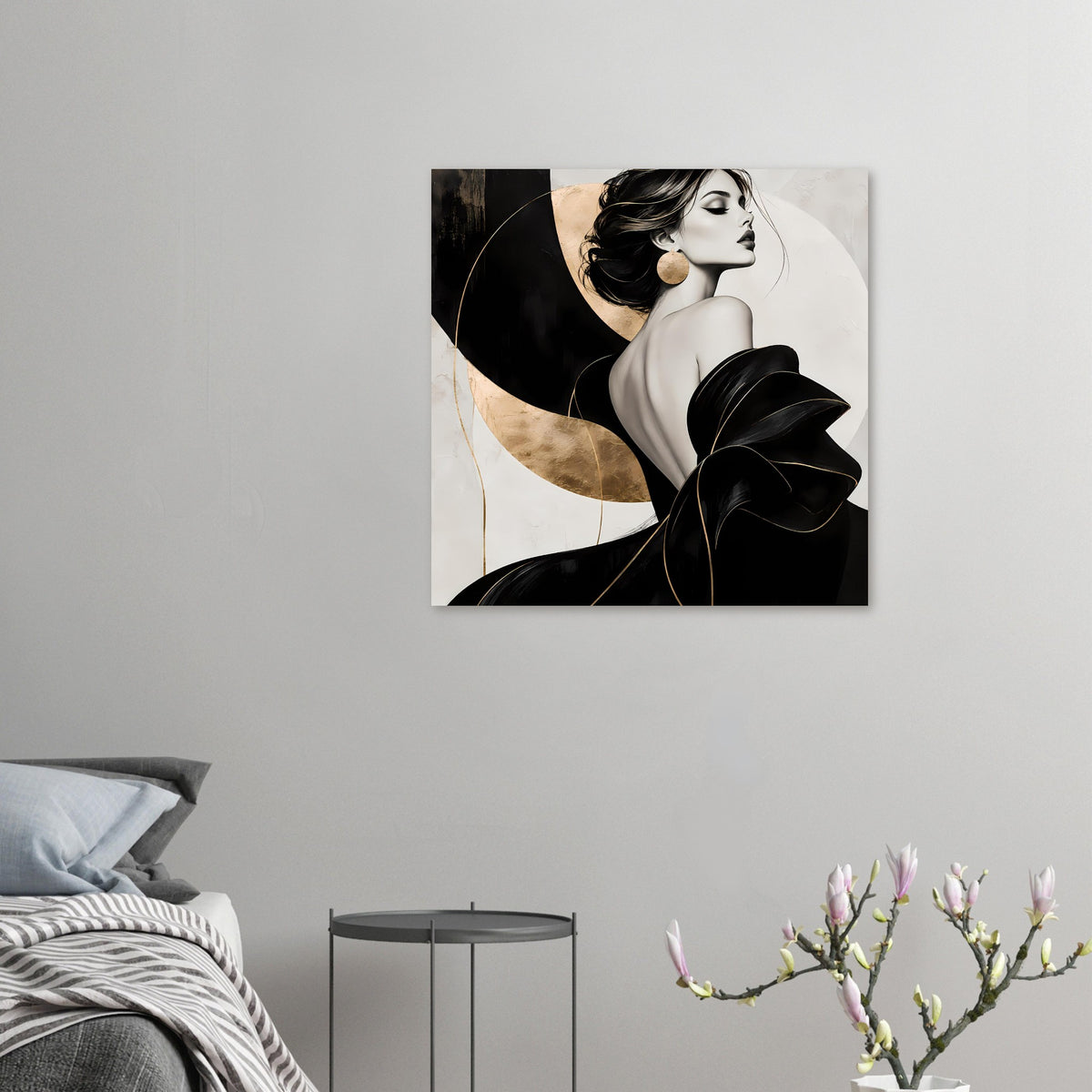 Mattes Poster mit Frau im Profil und schwarzem Federumhang, goldene Kreiselemente