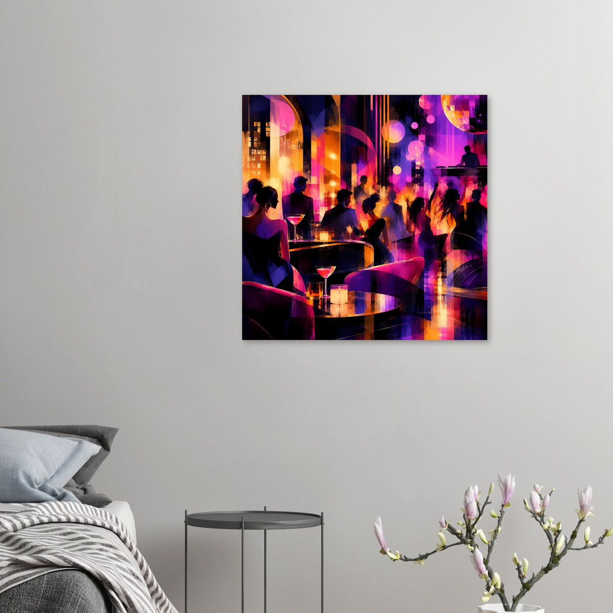 Quadratisches Poster mit Nachtclub-Szene: Silhouetten, Cocktailgläser und bunte Neonlichter