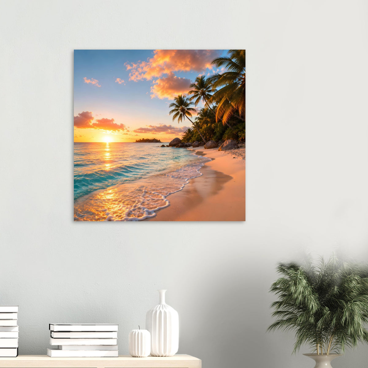 Quadratisches Wandposter: Sonnenuntergang am Strand mit Palmen und glitzerndem Meer