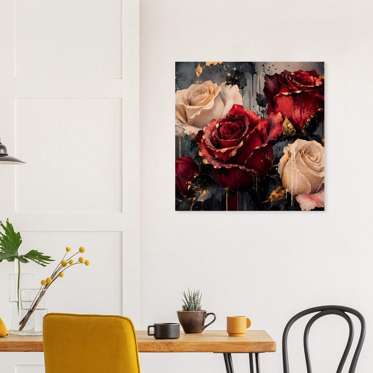 Kunstposter mit Rosenmotiv aus bordeauxroten, cremefarbenen Blüten und goldenen Akzenten